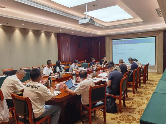 “太陽(yáng)能光伏系統(tǒng)在夏熱冬冷地區(qū)居住建筑中的應(yīng)用研究與分析”等課題通過(guò)江蘇省土木建筑學(xué)會(huì)科技成果鑒定